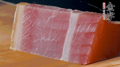 金字火腿切片。
