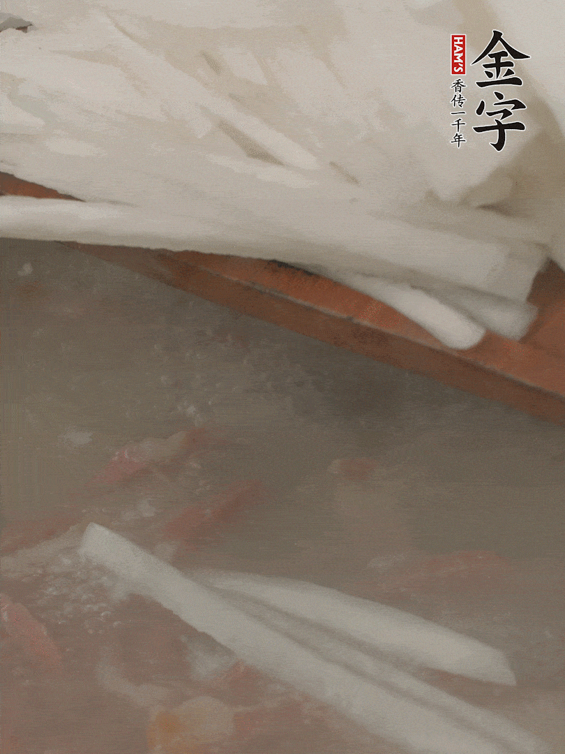放蘿卜絲，燉5分鐘。